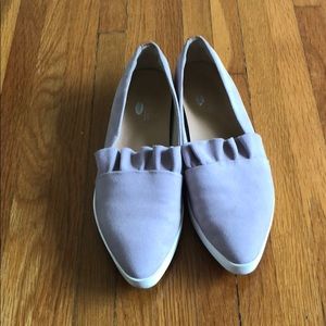 Great summer sneakers, lavender suede.